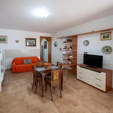 Twin Tails - Sant'isidoro Bed & Breakfast