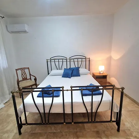 Twin Tails - Sant'isidoro Bed & Breakfast