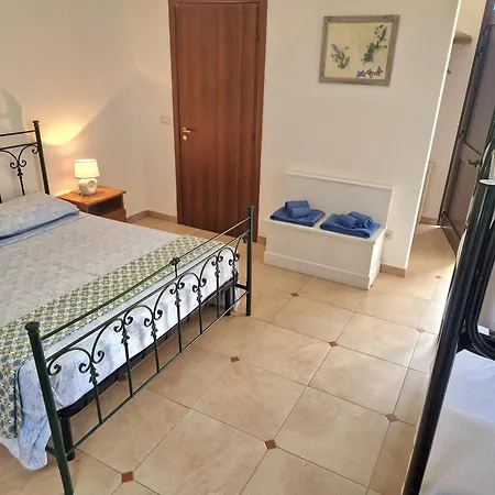 Twin Tails - Sant'isidoro Bed & Breakfast
